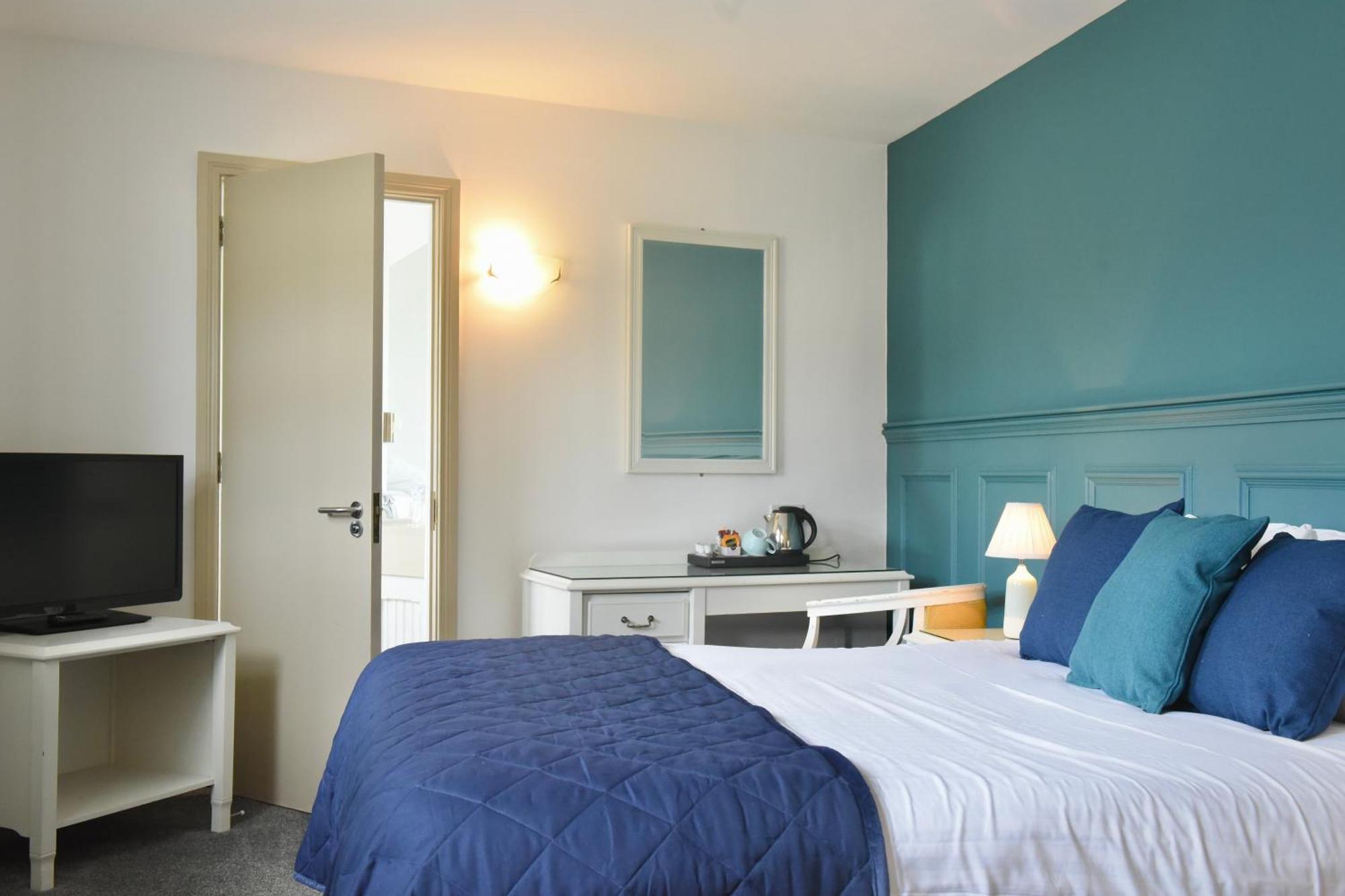 The Lough & Quay Accommodation Town Centre Warrenpoint Exterior photo
